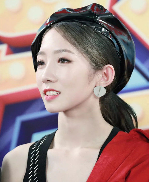 拜虞书|拜虞书欣所赐,这4款复古发饰全火了,戚薇郑爽戴上后嫩回18岁