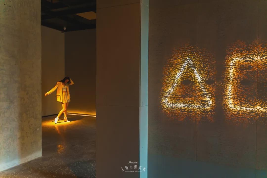 赛博|24H不打烊，赛博朋克复合咖啡空间太时髦！