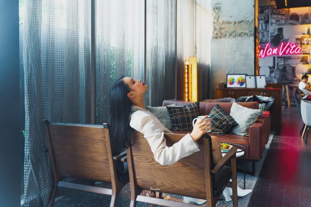 赛博|24H不打烊，赛博朋克复合咖啡空间太时髦！