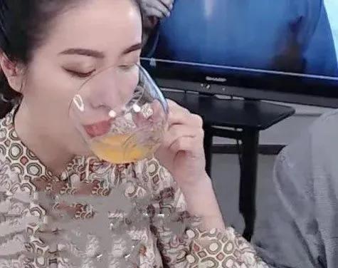 fa|直播抠脚、吃剩菜、坐公交车相亲被拒，被下降头女星第一人