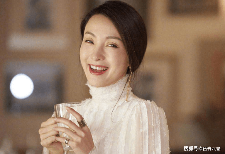 人走茶凉的娱乐圈：陶虹感慨没人关注，黄晓明