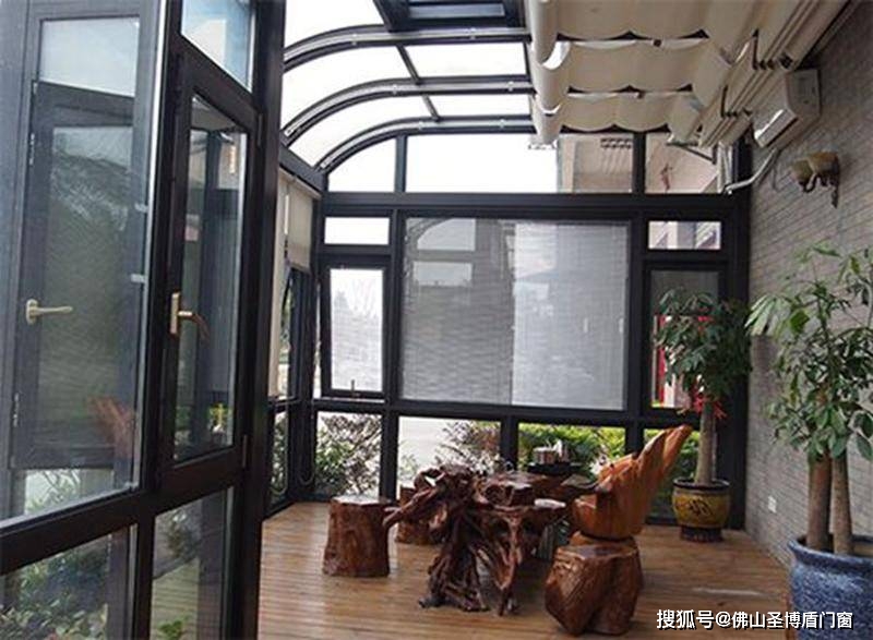 深圳圣博盾:凸形阳台封窗,顶部弧形设计实用性更高!