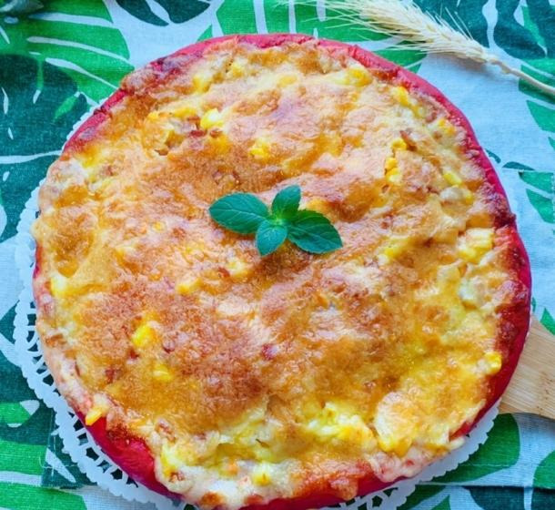 培根|好看又好吃创意满分！用火龙果榨汁做的玫红色披萨