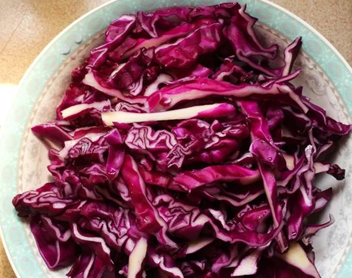 洋葱怎么做不辣还好吃 7b732da6e58448fe95588b2b9a27e4bc.jpeg