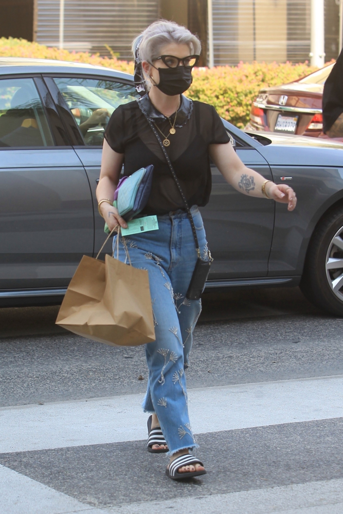 凯利|凯莉·奥斯本揭示胃手术有助于显著减肥