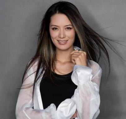 曾是中国第一名模,后嫁央视导演,离婚后回村种地,今成人生赢家