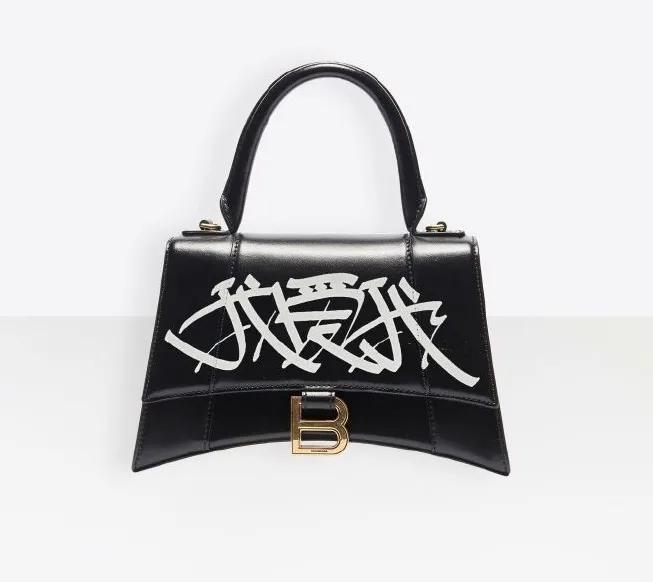 红色|七夕送礼指南| 情人节不知如何送礼？快收下这份秘籍给爱情升温吧～