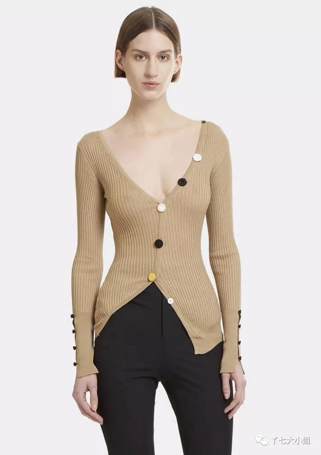 装饰|嫌衣服单调？加几颗小钮扣，眼睛都看直了~