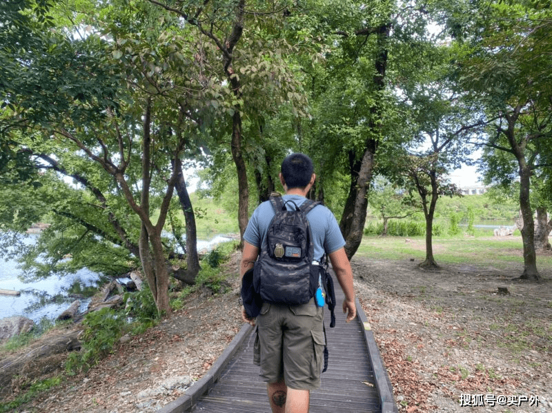 测评|山浩Mountain Hardwear短袖T恤测评,穿着速干又舒适