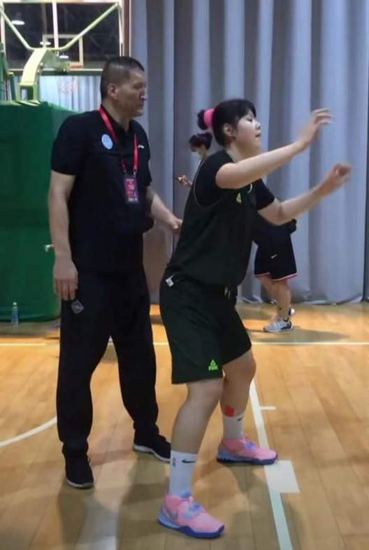 杨力维和黄思静均将以特殊方式"转会"内蒙古女