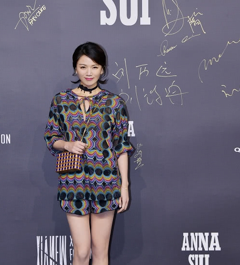 曹曦文|80后“小刘涛”在扮嫩,而90后徐璐却装老成,难怪不温不火?