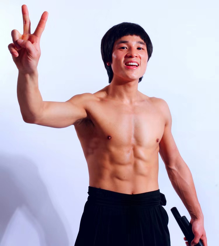 飞龙|原创现代李小龙曝光孟佳阿朵复活真相：她们给评委塞钱了，水太深