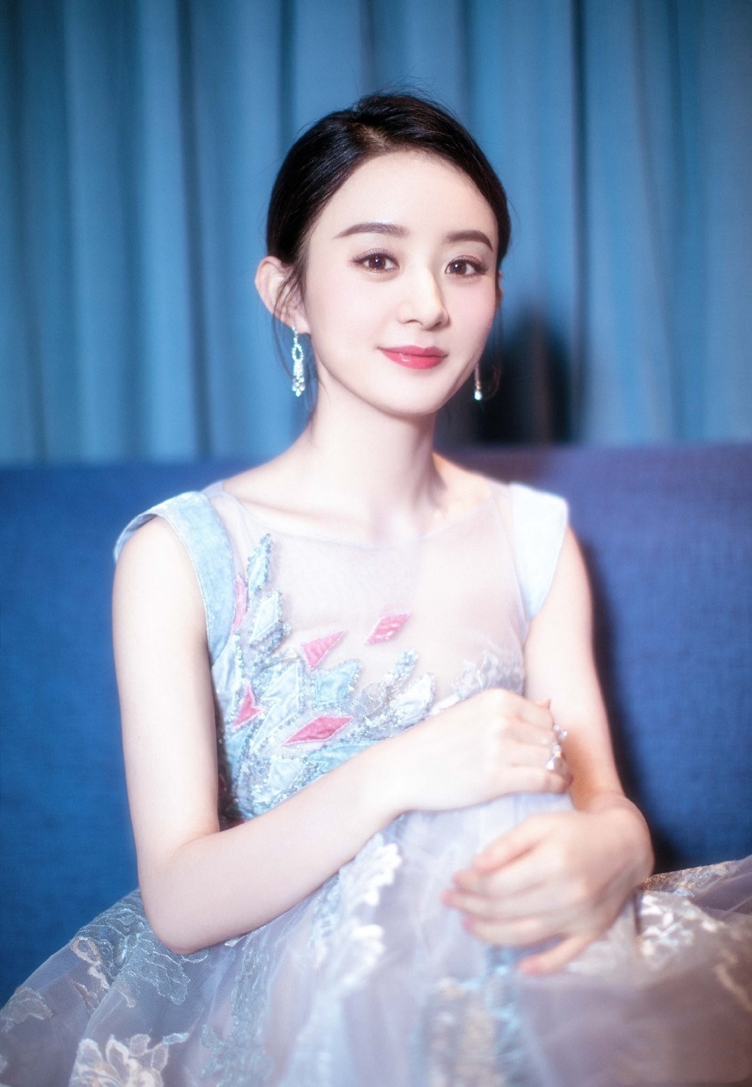 精灵|赵丽颖森系大片变身林间精灵，现在的她，和少女时期有什么不同？