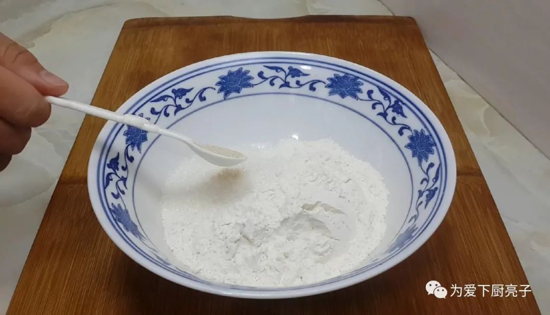 油条|不用烤不用烙，比油条麻花好吃，真的太好吃了家常小零食的做法