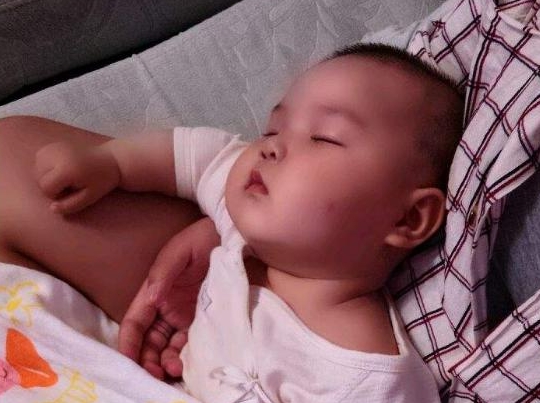 症状|伴随多种症状！你知道怎么处理吗？宝宝感冒发烧