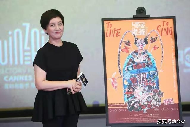 张国立|原创邓婕新片首映排场大！董卿现身打扮朴素，脚上旧款大牌鞋才七千块