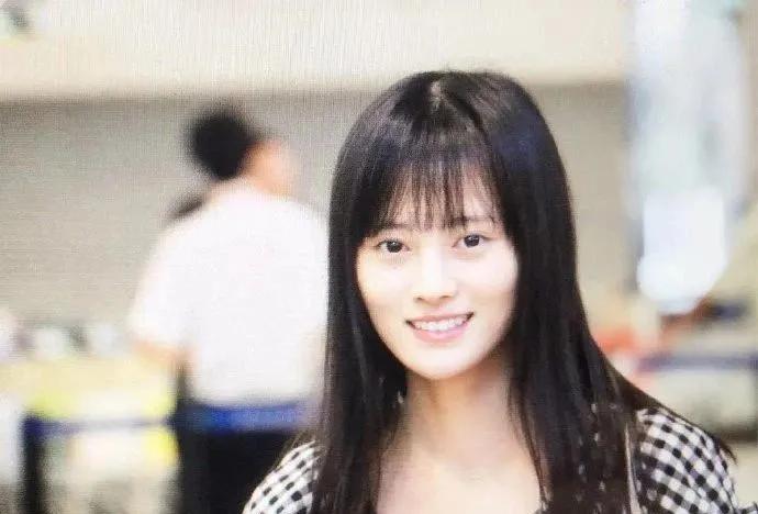 刘海|当毛发都在伪造的鞠婧祎失去刘海，场面瞬间窒息！