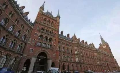 英女王宣布：向全人类公敌宣战，网友全力支持