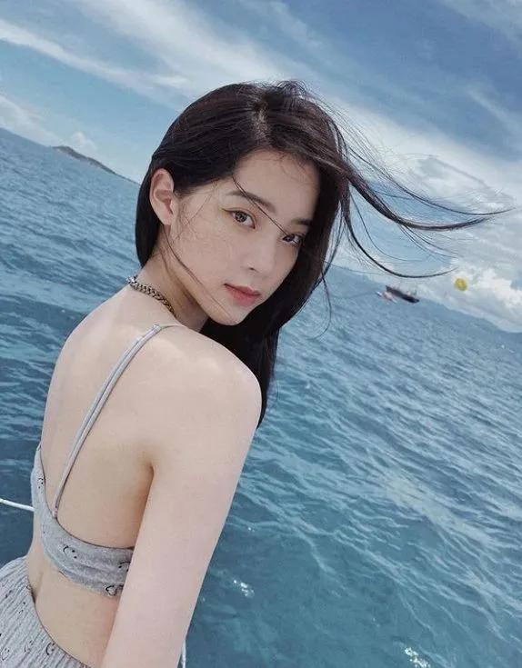 fa|欧阳娜娜为转型拍新封面，什么水平？（慎入）