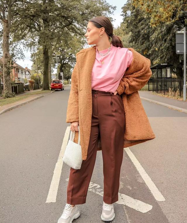 微胖女生穿什么裤子比较显瘦 fdabdf58362140bcb957ea2e49f1ff97.jpeg