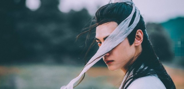 造型|原创《香蜜》罗云熙白衣婚服孤冷出尘，到了《皓衣行》红色婚服却更帅