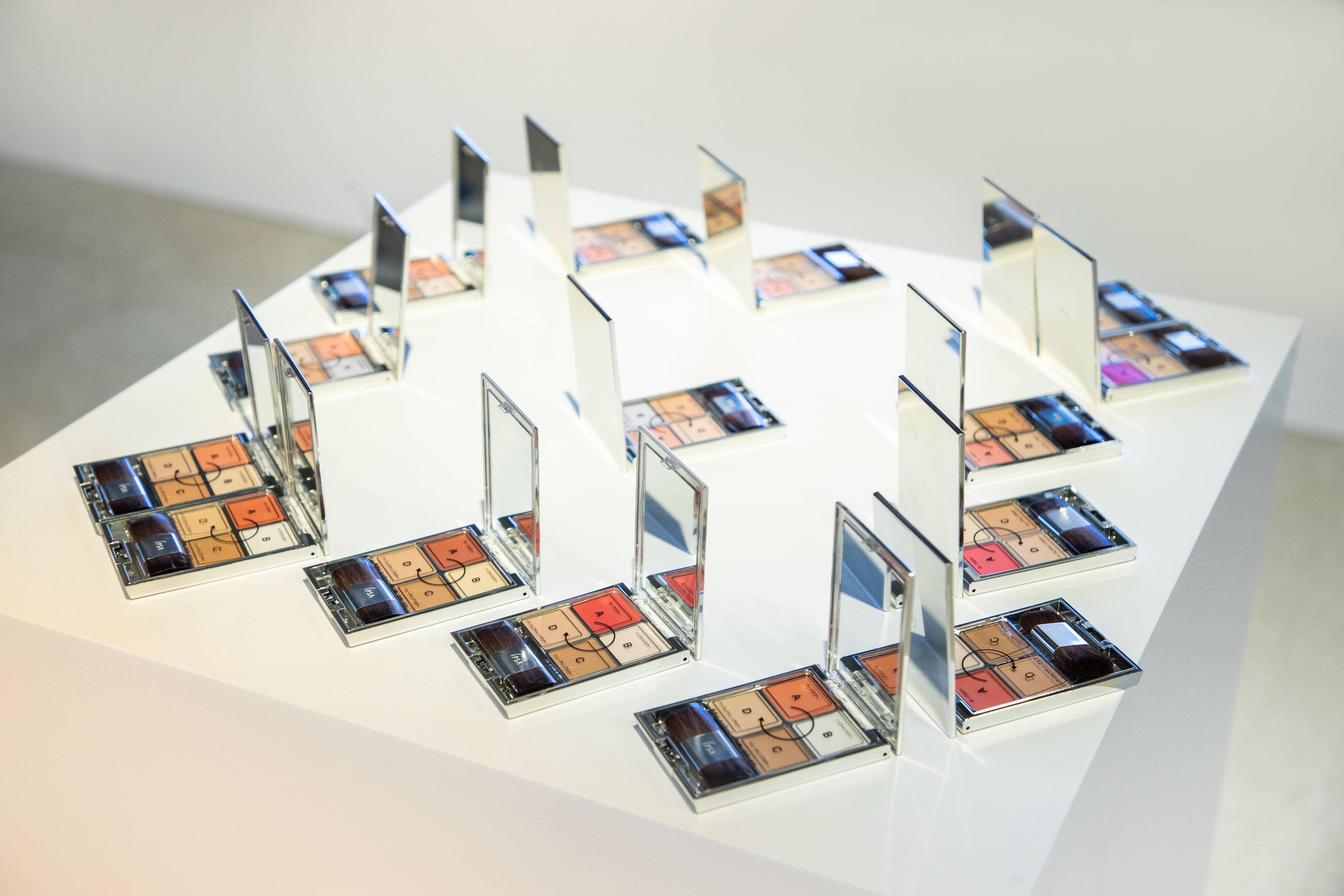 一面|高级感一扫就有，让你一面变立体脸的神器 —— 高光