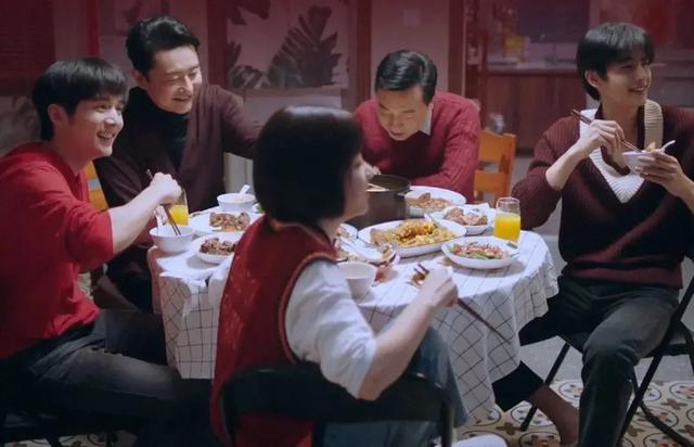 家人|原创车祸、三角恋、闺蜜反目，《以家人之名》从人间温暖变成人间狗血