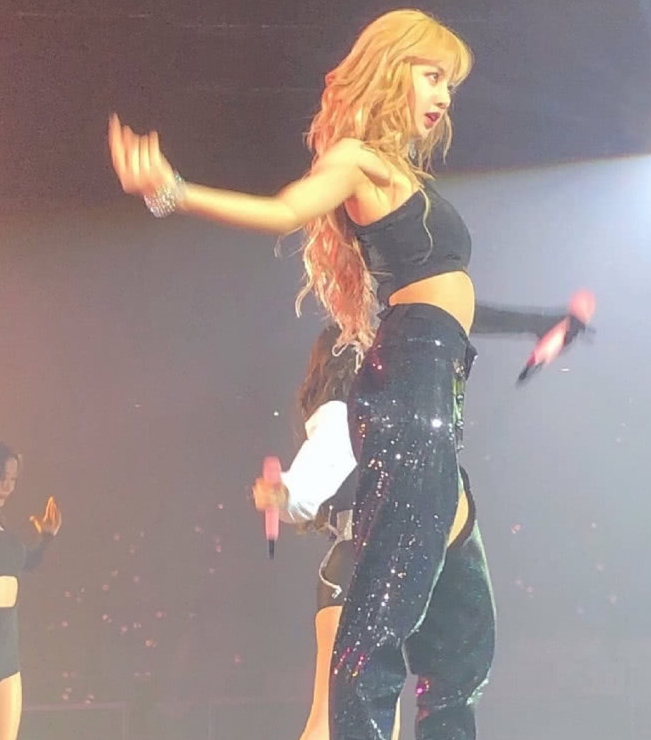 裤子|BLACKPINK服装师有毒！这裤子挡中间还能看，跳舞简直了