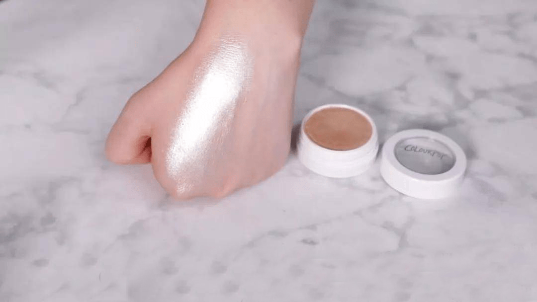 一面|高级感一扫就有，让你一面变立体脸的神器 —— 高光