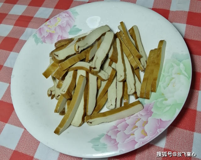 怎么晒豆腐干好吃又简单 e9d1a4f1b5b8444baa64d7cfe9c16403.jpeg