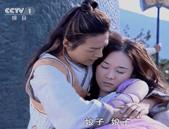 显得|曾胖成男友两倍宽的蒋欣，怎么突然瘦成这样了…