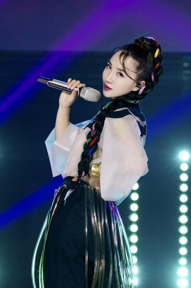 集资|原创阿朵叫停粉丝打投，为《浪姐》饭圈化刹车