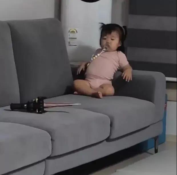 孩子|萝莉身住着大叔魂，还被妈妈穿成紫薯韩国3岁奶娃靠小肚子走红