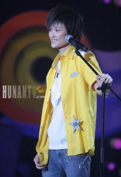 齐发文|原创第二届超女出道十五周年，李宇春穿比赛衣服现身，与张靓颖齐发文