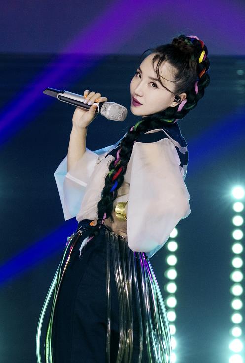 伊能静|原创阿朵回应伊能静小作文:经历的事情越多性格要越坚韧