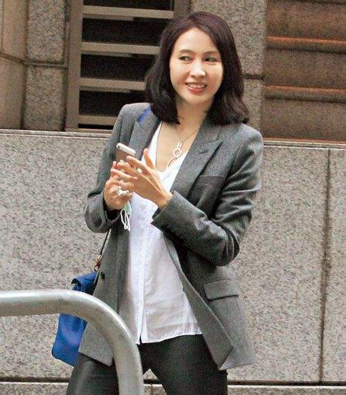 女神|黎姿是女神，但也不是永远年轻，到了一定年纪也会有皱纹要衰老！