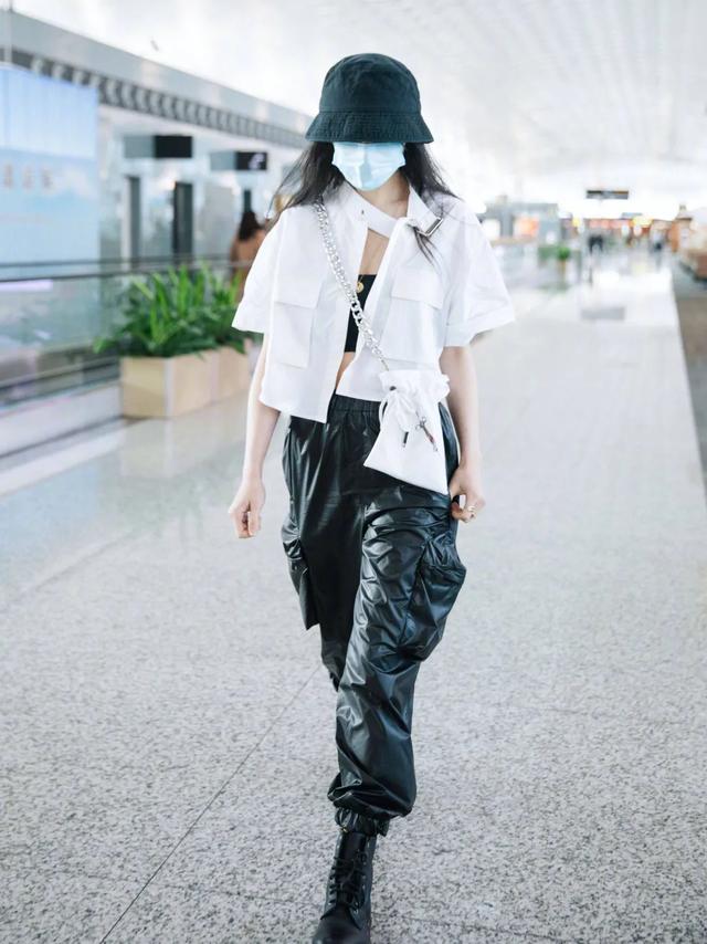 怎么搭配马丁靴卡其色 d7cabc488e624913bc4797bc50be181e.jpeg