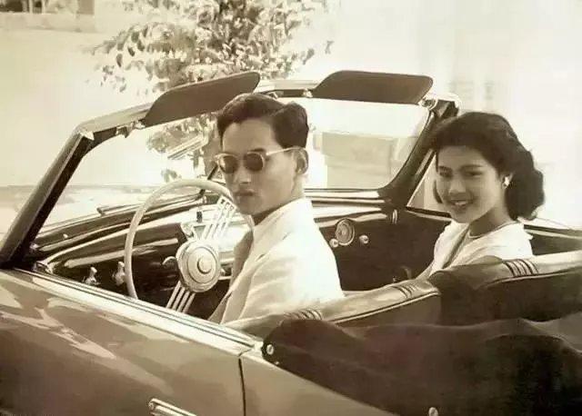 普密蓬·阿杜德|泰国诗丽吉王太后真的美吗？看了照片后感叹她简直惊艳了时光