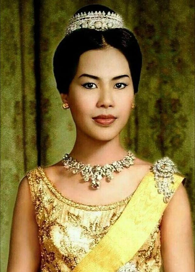 普密蓬·阿杜德|泰国诗丽吉王太后真的美吗？看了照片后感叹她简直惊艳了时光