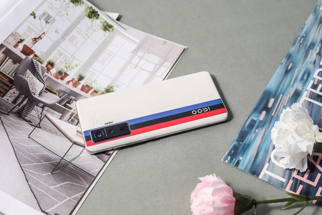 素皮|高级感扑面而来！iQOO 5 Pro设计解读，现阶段最佳