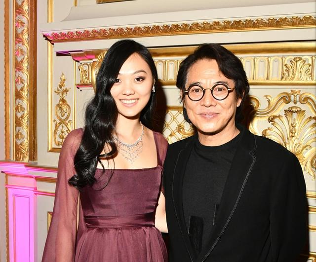 近照|李连杰16岁小女儿晒近照，身材发福胖许多，亲姐的留言亮眼了！