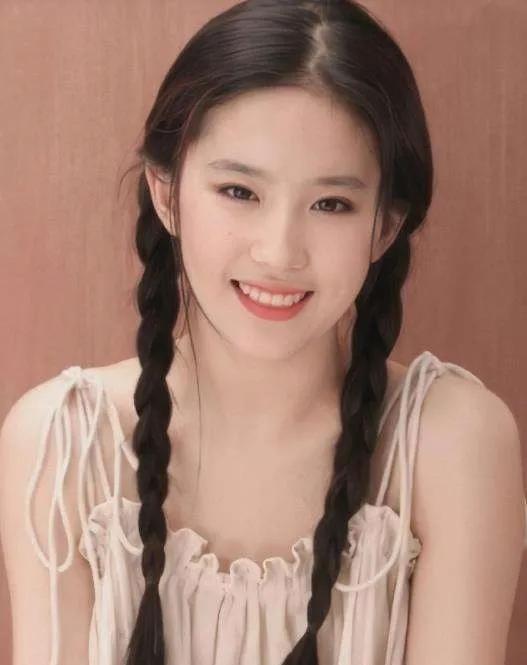 少女|大龄女星状态似少女，持续扮演学生，甚至扮演儿童的必杀技！
