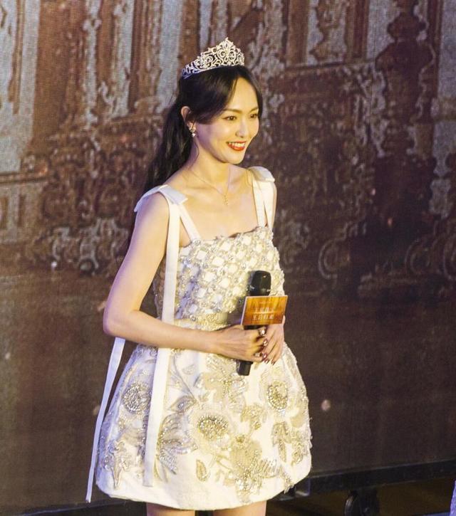 御姐|唐嫣明明长着一张御姐脸却偏爱公主风，172身材穿蓬蓬裙显违和