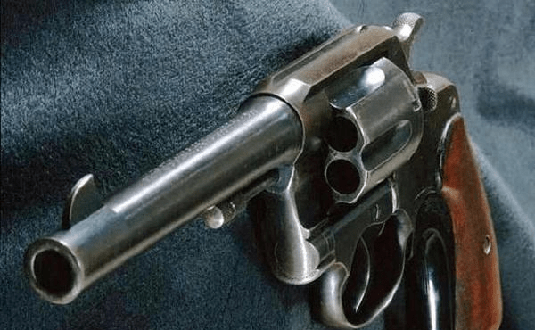 被柯尔特m1911的光辉笼罩的经典 一战时期名动国际的左轮手枪