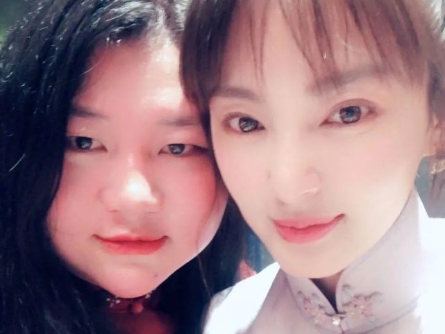 鹿晗|为跟前老板暗中较量，被嘲蹭热度无底线的她冤不冤？