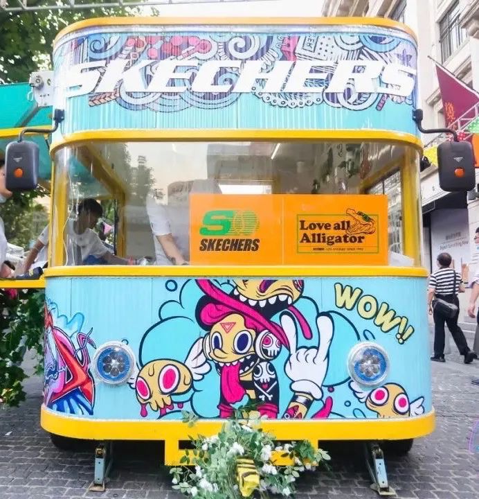 摊位|酷 ！“ 脏、乱、差 ” 的地摊如何逆袭成为“高级移动商店”