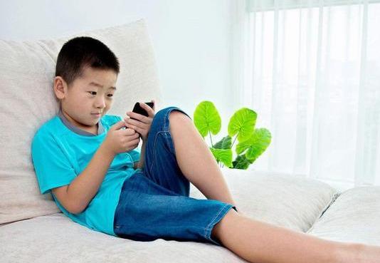 女儿|爸爸做120件手工玩具送女儿，只为让女儿远离手机，他做到了