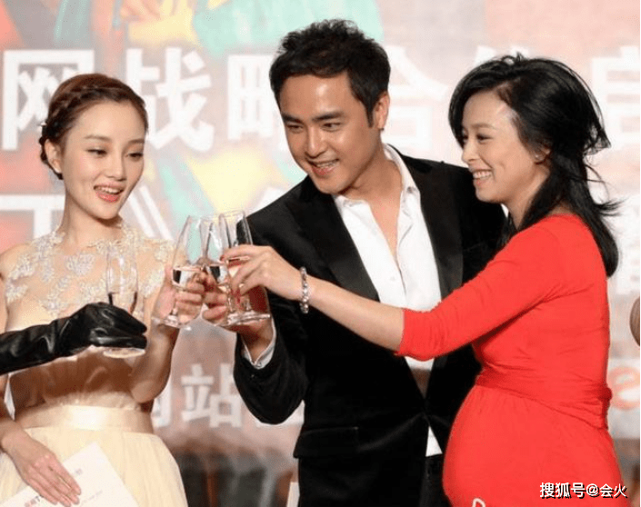 李小璐张庭与明道同框跳舞,相差10岁似姐妹