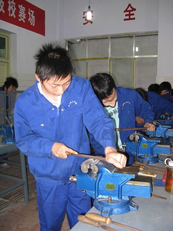 高中|初中毕业后是上高中还是技校？这5点差别明显，你可要考虑清楚