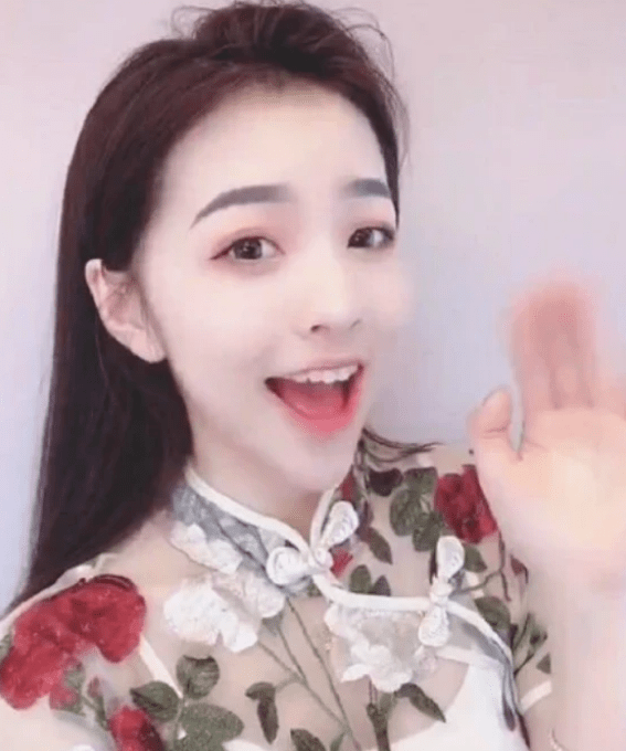 旗袍|女主播旗袍大比拼,腐团儿性感,蔡萝莉成熟,沫子让人很意外!